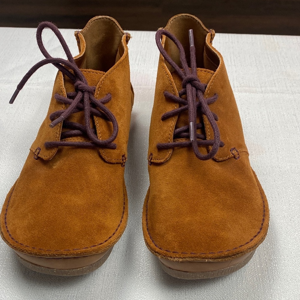 Clarks Brown Suede Ankle Boots with Purple Laces Size 8.5 - Picture 2 of 16